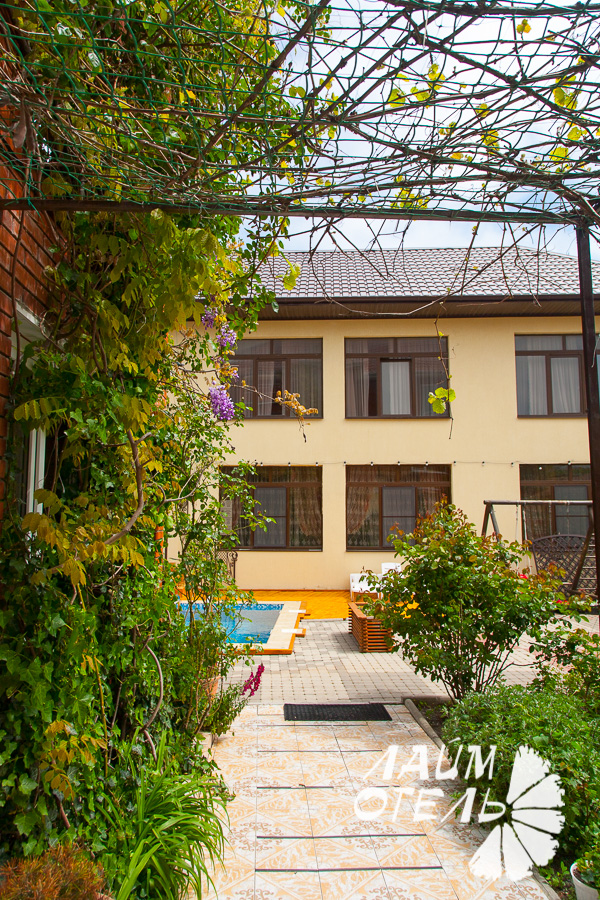 Гостиница "Лайм", Геленджик, Территория, май 2019